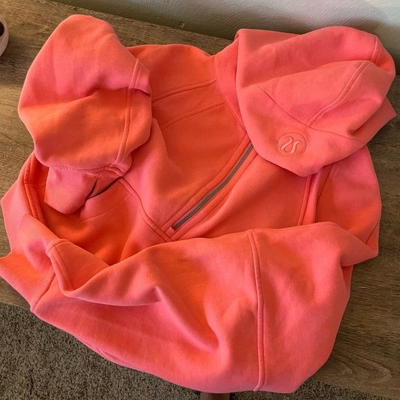 Lululemon Scuba - Picture 1 of 1